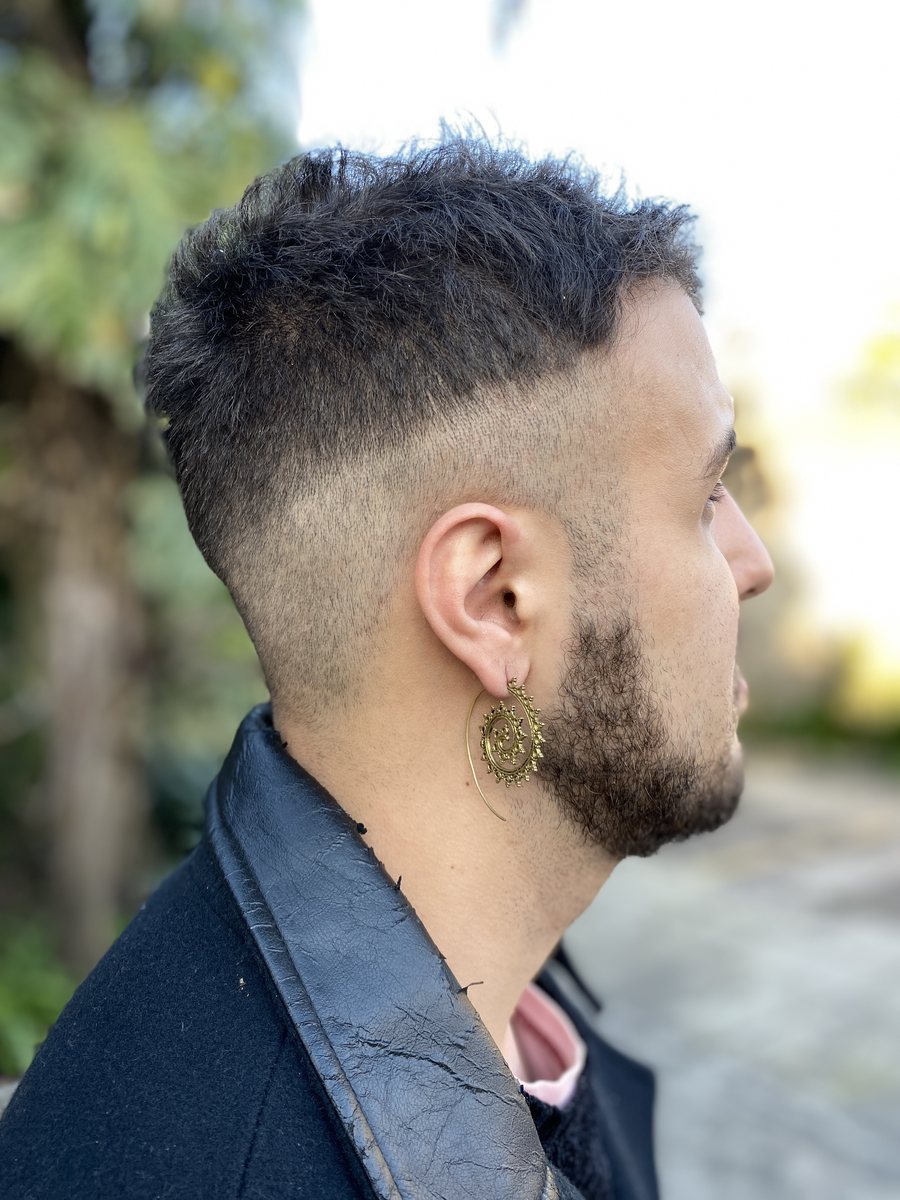 Retrato de perfil de LUCEFORA